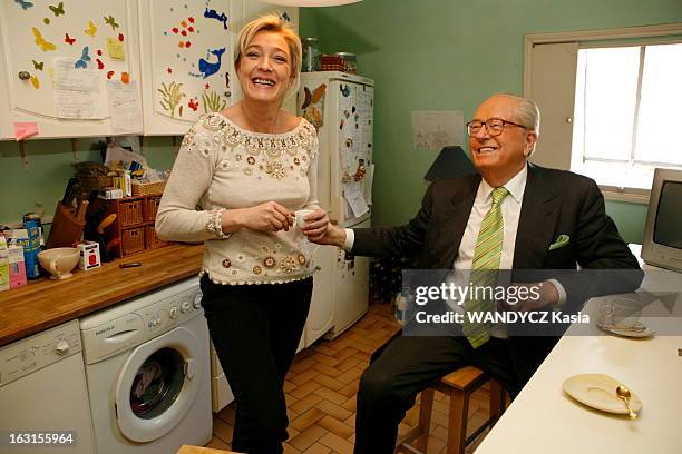 Rendezvous With Jean-Marie Le Pen And His Daughter Marine. Attitude souriante de Jean-Marie LE PEN assis auprès de sa fille Marine debout dans la...