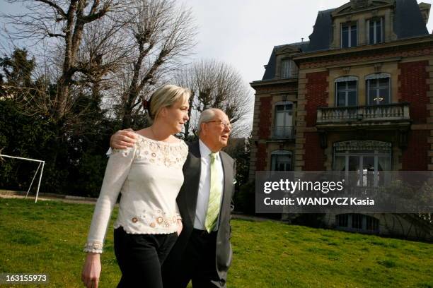 Rendezvous With Jean-Marie Le Pen And His Daughter Marine. Jean-Marie LE PEN tenant par l'épaule sa fille Marine, tous deux marchant dans le jardin...