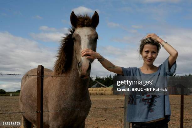 Meeting Tristane Banon. Rencontre avec l'écrivaine Tristane BANON, 32 ans, qui publie un livre autobiographique, 'Le bal des hypocrites', aux éd. Au...