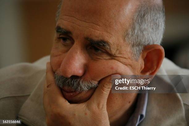 Rendezvous With Mohamed Elbaradei. Le prix Nobel de la paix 2005, Mohamed EL BARADEI dans sa maison du Caire. Portrait. Avril 2010.