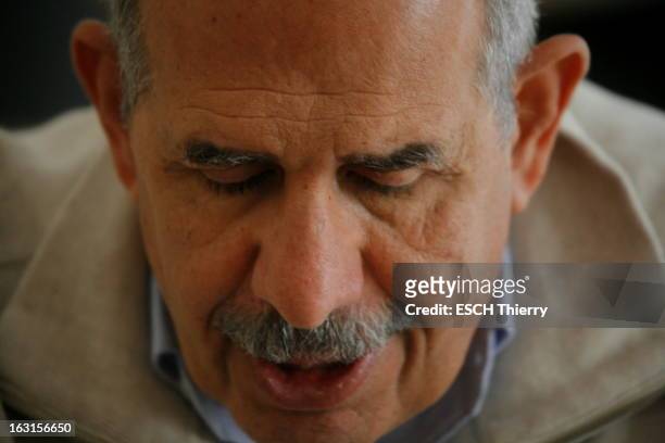 Rendezvous With Mohamed Elbaradei. Le prix Nobel de la paix 2005, Mohamed EL BARADEI dans sa maison du Caire. Portrait. Avril 2010.