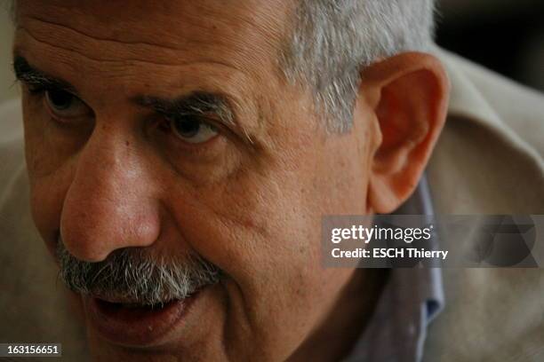 Rendezvous With Mohamed Elbaradei. Le prix Nobel de la paix 2005, Mohamed EL BARADEI dans sa maison du Caire. Portrait. Avril 2010.