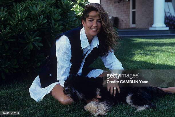 Calvin Klein And His Wife In Their House Of Long Island. En juillet 1993, Aux Etat unis, à long Island, Kelly RECTOR l'épouse du créateur de mode,...