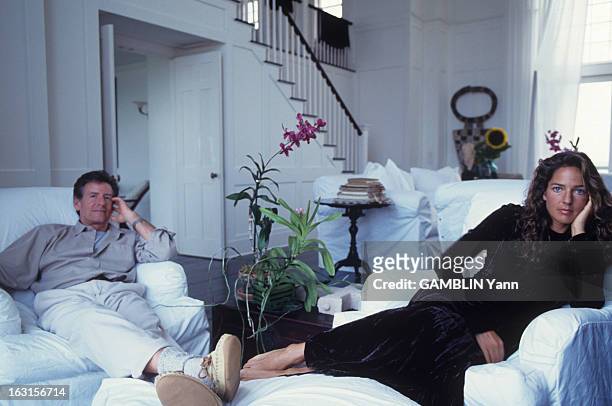 Calvin Klein And His Wife In Their House Of Long Island. En juillet 1993, Aux Etat unis, le créateur de mode, Calvin KLEIN et son épouse Kelly RECTOR...
