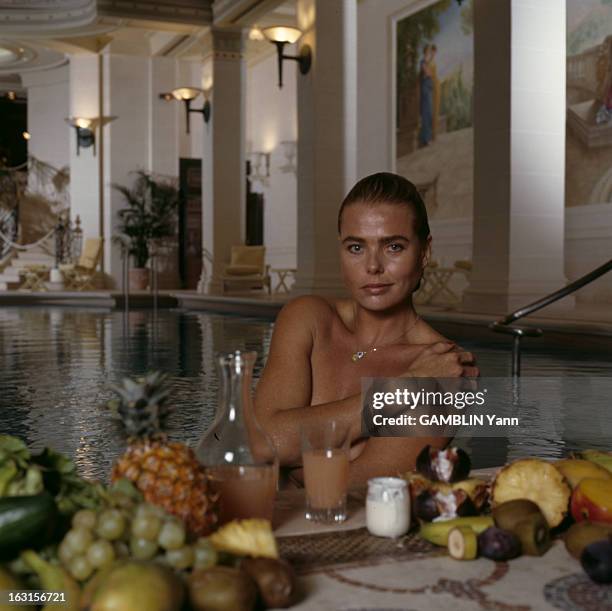 Rendezvous With Margaux Hemingway At Home. Aux Etats unis, le 23 octobre 1981, l'actrice Margaux HEMINGWAY, chez elle, en maillot de bain et nue,...