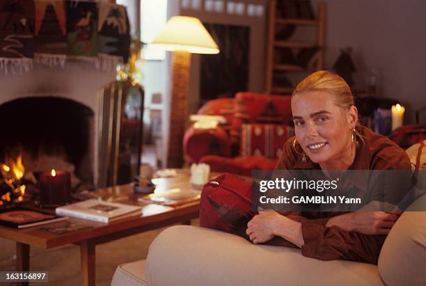 Rendezvous With Margaux Hemingway. Aux Etats unis, en janvier 1993, l'actrice Margaux HEMINGWAY chez elle , dans le salon de son chalet de l'Idaho,...