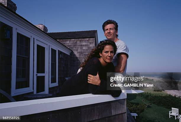 Calvin Klein And His Wife In Their House Of Long Island. En juillet 1993, Aux Etat unis, le créateur de mode, Calvin KLEIN et son épouse Kelly RECTOR...