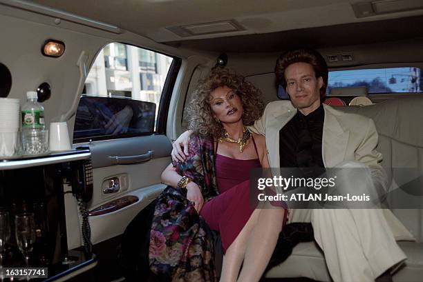 Close-Up Of Jocelyne Wildenstein. New York - 24 février 1999 - Portrait de Jocelyne WILDENSTEIN assise à l'arrière d'une voiture limousine, portant...