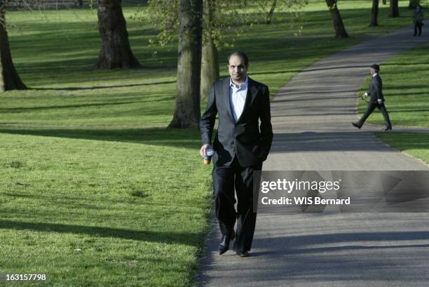 Rafik Khalifa In London. Rafik KHALIFA, ruiné et objet de plusieurs mandats d'arrêt pour 'transfert illicite de fonds à l'étranger' a trouvé refuge...