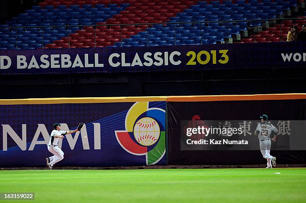 Mitch Dening of Team Australia attempts to make a running catch in the top of the first inning during Pool B, Game 4 between Team Korea and Team...