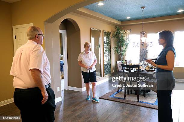 Pulte Homes sales associate Jennifer Grantham shows Carol and John Willams a model home at the Pulte Homes Fireside at Norterra-Skyline housing...