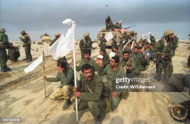 Gulf War: Operation Desert Storm. Guerre du Golfe : l'offensive terrestre contre l'Irak a débuté le 24 février 1991. Des soldats irakiens avec des...