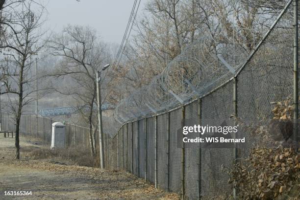 Panmunjom, At The Border Of The Two Koreas. Panmunjom, frontière entre la Corée du Sud et la Corée du Nord. Ligne de démarcation.