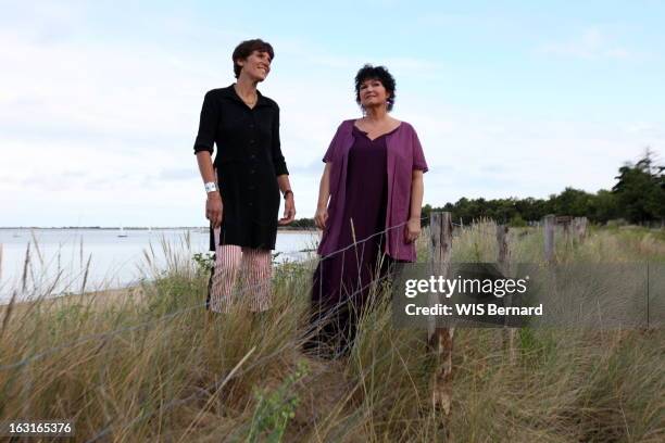 Maurane Meeting Helene Nougaro On The Island Of Re. Les Portes-en-Ré , 13 juillet 2009 : MAURANE célèbre Claude Nougaro dans un disque hommage,...