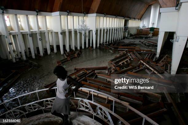 Haiti Hit By Hurricane Ike. L'ouragan 'Ike' a ravagé la ville des GONAIVES : Marianne s'est réfugiée dans les hauteurs de la cathédrale, le bas étant...