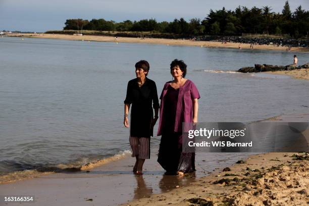 Maurane Meeting Helene Nougaro On The Island Of Re. Les Portes-en-Ré , 13 juillet 2009 : MAURANE célèbre Claude Nougaro dans un disque hommage,...