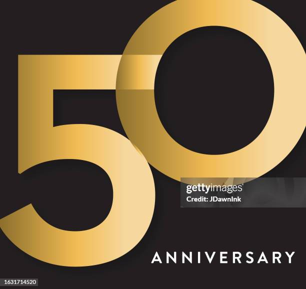 50-jähriges jubiläum quadratisches geometrisches typografie-design mit quadratischem etikett in gold - 50 jahrestag stock-grafiken, -clipart, -cartoons und -symbole