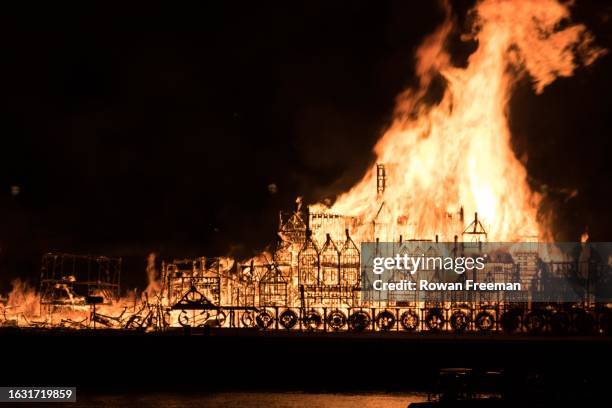 hire - a model of london city burns - riot fire stock pictures, royalty-free photos & images