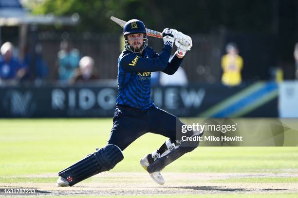 Ed Barnard of Warwickshire hits out during the Metro Bank One Day Cup match between Sussex Sharks and Warwickshire at The 1st Central County Ground...