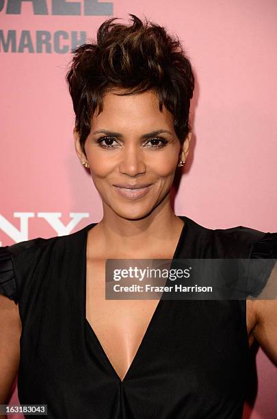 3,020 Halle Berry Short Hair Photos and Premium High Res Pictures - Getty  Images