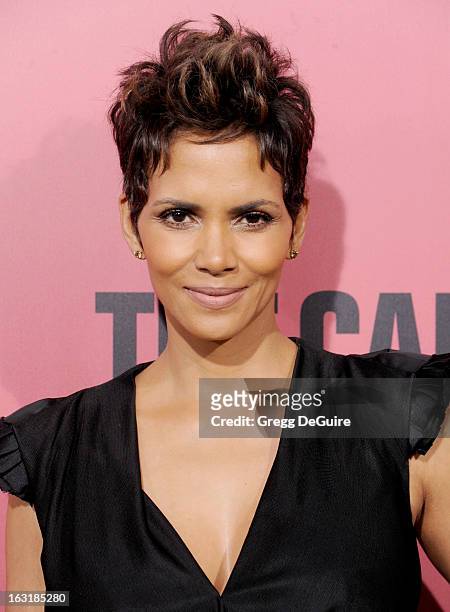 3,020 Halle Berry Short Hair Photos and Premium High Res Pictures - Getty  Images