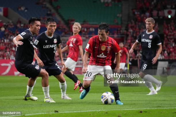 Shoya Nakajima of Urawa Reds in action during the AFC Champions League Qualifying Play-Off match between Urawa Red Diamonds and Lee Man at Saitama...