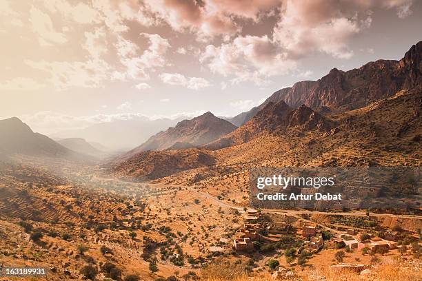 atlas mountains with town in morocco. - marokko stock-fotos und bilder