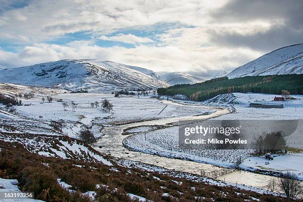 river dee valley in snow, scotland - aberdeenshire bildbanksfoton och bilder