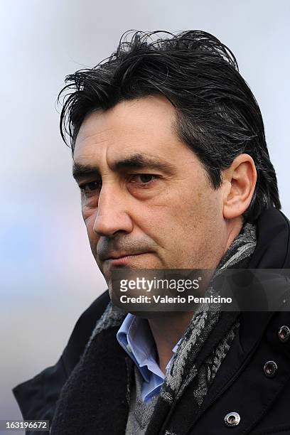 Novara Calcio head coach Alfredo Aglietti looks on prior to the Serie B match between Novara Calcio and Reggina Calcio at Silvio Piola Stadium on...