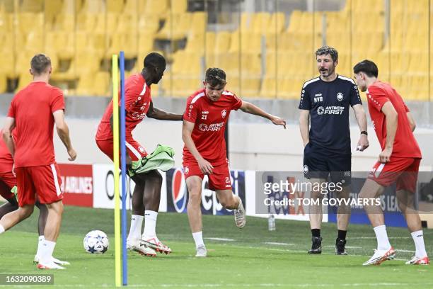 Antwerp's Soumoula Coulibaly, Antwerp's Sam Vines and Antwerp's head coach Mark van Bommel pictured during a training session ahead of the match...