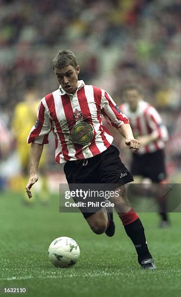 Lee Clark of Sunderland runs with the ball during a game between Sunderland and Portsmouth in the Nationwide Division 1 match played at the Stadium...