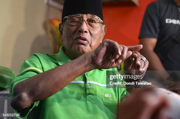 Self-proclaimed Sultan of Sulu Jamalul Kiram III gestures during a press conference at his house on March 6, 2013 in Taguig, Philippines. Fighting...