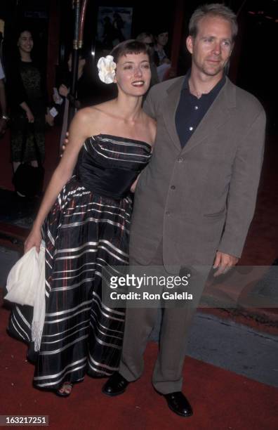 Actor Jason Connery and wife Mia Sara attend the world premiere of "Shanghi Noon" on May 23, 2000 at Mann Chinese Theater in Hollywood, California.