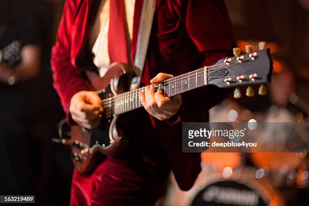 playing electric guitar on stage - live stage stockfoto's en -beelden
