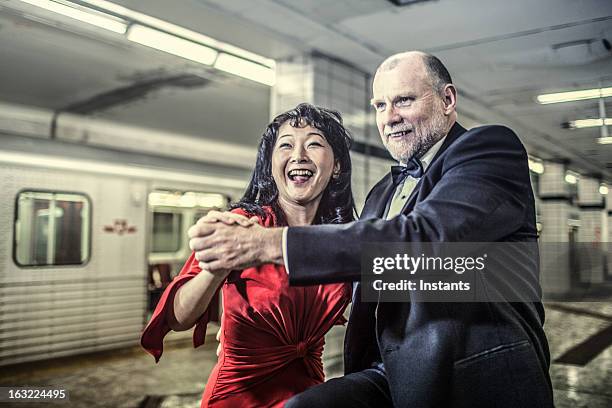 casal da dança - swing dancing imagens e fotografias de stock