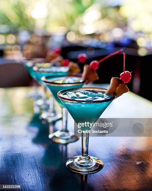 blue hawaiians - blue curacao stock pictures, royalty-free photos & images