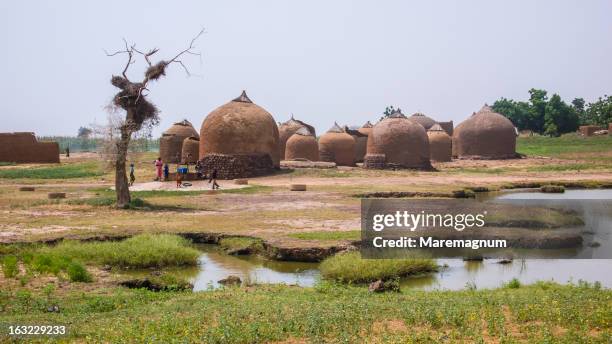 haussa village - niger stock-fotos und bilder