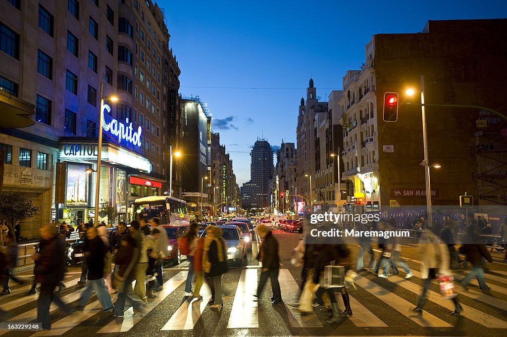 Gran Via, people crossing the street