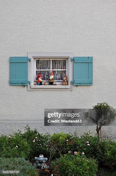 germany, baden wuerttemberg, window with shutter and garden gnomes - gnome photos et images de collection