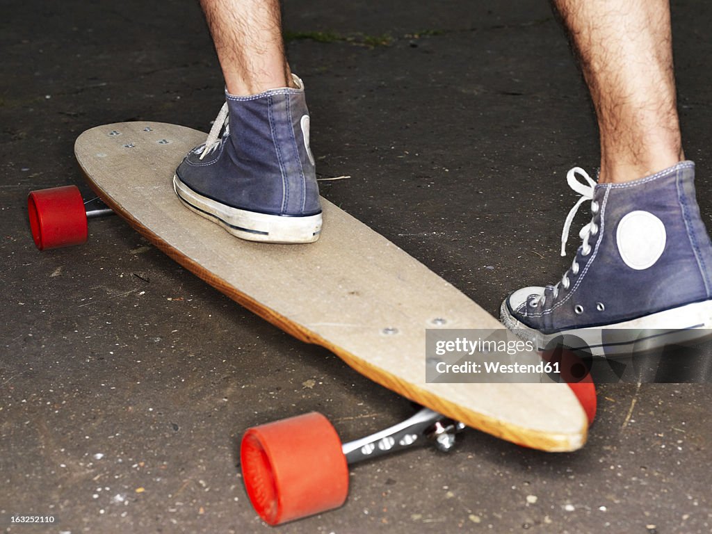 Germany, Duesseldorf, Human foot on skateboard, close up