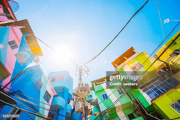 favelas gebäude. - favela stock-fotos und bilder