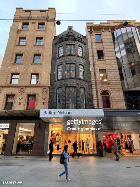 people walking in rundle mall, adelaide, south australia - shopping mall adelaide stockfoto's en -beelden