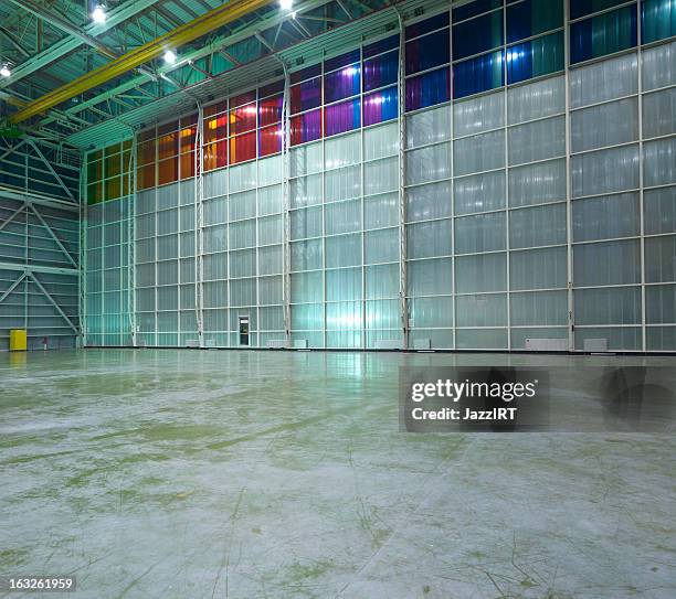 empty aircraft hangar - warehouse ceiling stock pictures, royalty-free photos & images