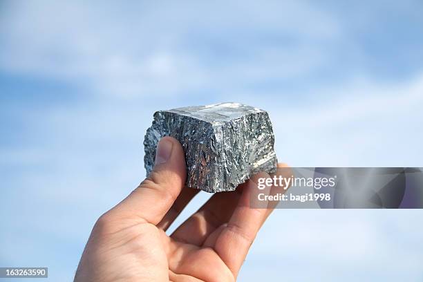 zinc mine nugget - aluminum stockfoto's en -beelden