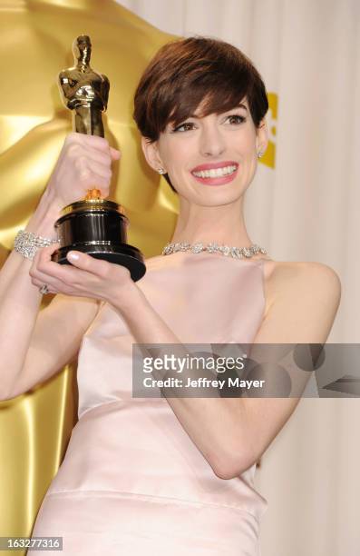 Anne Hathaway poses in the press room the 85th Annual Academy Awards at Dolby Theatre on February 24, 2013 in Hollywood, California.