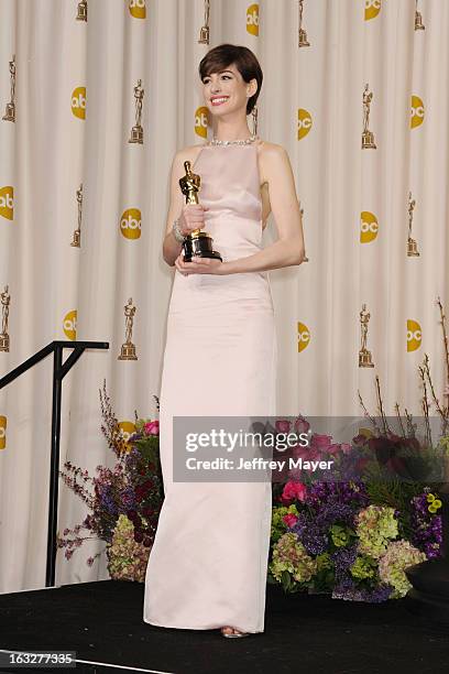 Anne Hathaway poses in the press room the 85th Annual Academy Awards at Dolby Theatre on February 24, 2013 in Hollywood, California.