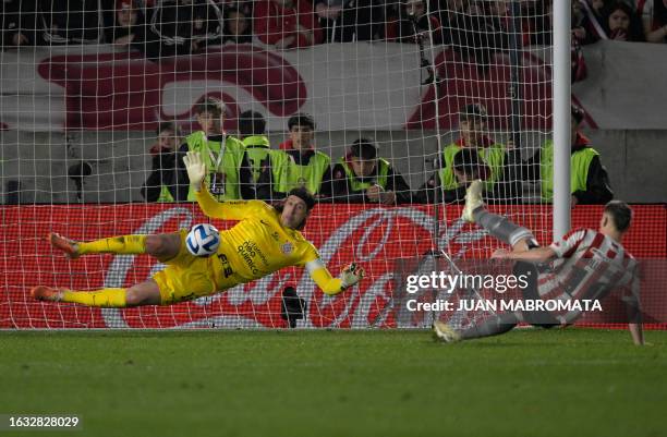 Corinthians' goalkeeper Cassio stops a shot by Estudiantes de La Plata's forward Benjamin Rollheiser during the penalty shoot-out of the Copa...