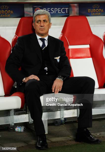 Coach Vladimir Petkovic of Lazio looks on prior the UEFA Europa League round of sixteen first leg match between VfB Stuttgart and Lazio at...