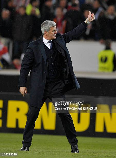 Lazio's Swiss headcoach Vladimir Petkovic thumbs up to the fans after the UEFA Europa League Round of 16 first leg football match VfB Stuttgart vs...