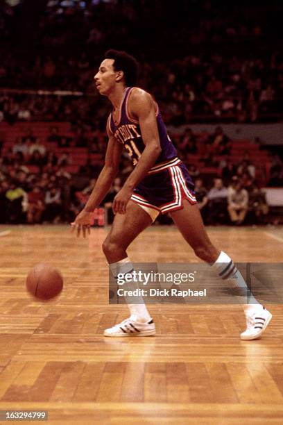 Dave Bing of the Detroit Pistons dribbles the ball against the Boston Celtics circa 1973 at the Boston Garden in Boston, Massachusetts. NOTE TO USER:...